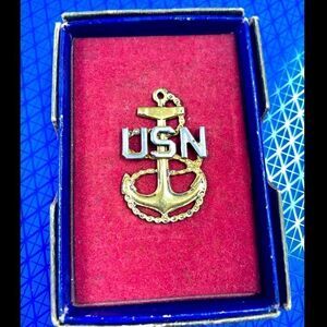Vintage USN Navy TT Pin/Brooch & Original Box